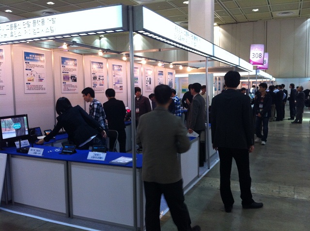 booth2.jpg